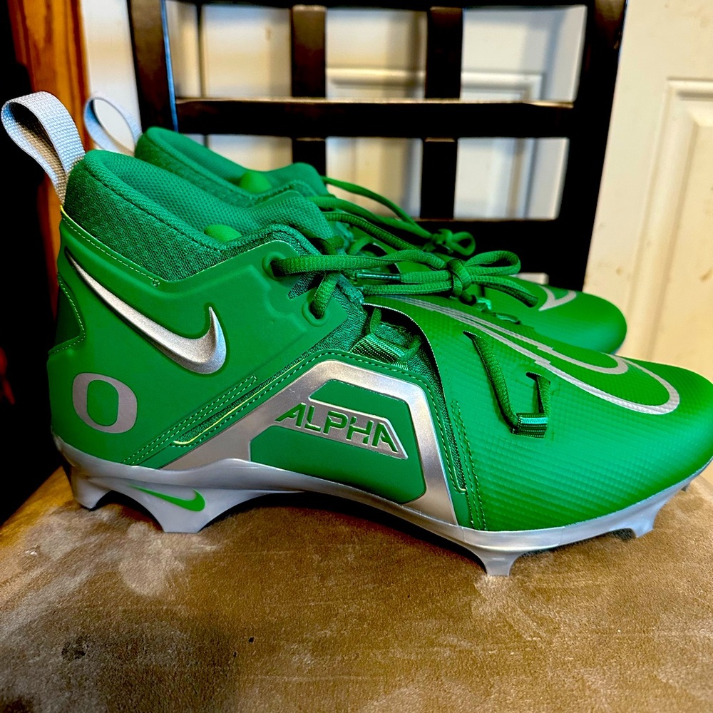 Brand New Nike alpha menace pro 3 Oregon Ducks  PE size 12 Wide no box
